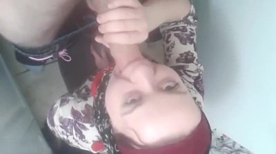 Чеченская женщина делает первый минет пасынку со спермой