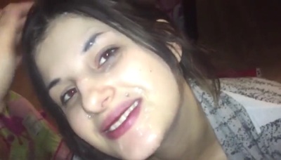 Пасынок мастурбирует член и кончает на милое лицо мачехе