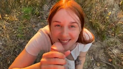 Прогулка на природе с деревенской девушкой закончилась минетом